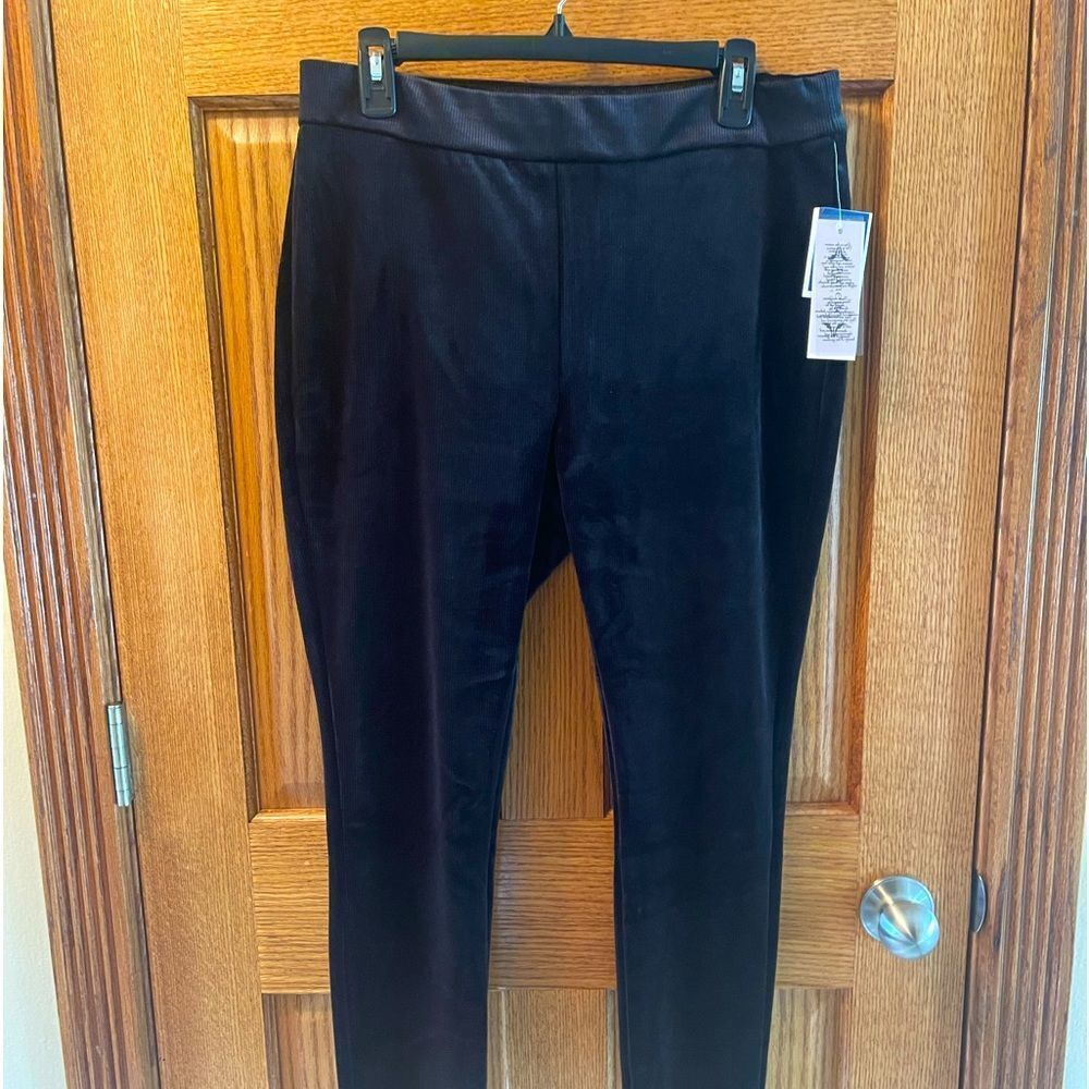 Women’s NWT Large Black Ribbed Corduroy